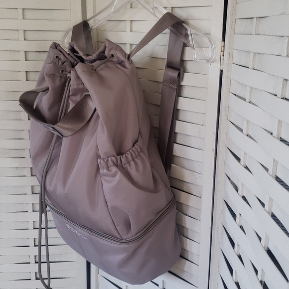 Beyond Yoga Gray 100% Polyester Convertible Backpack/Shoulder Bag  New main image 7